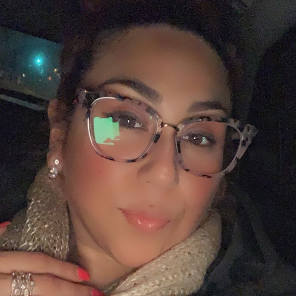 Meet your Posher, Jessica - Picture 2 of 2